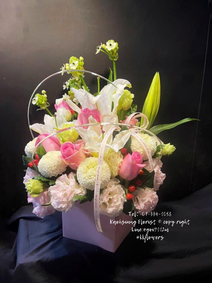 Flower Arrangement - Breeze of Blossoms
