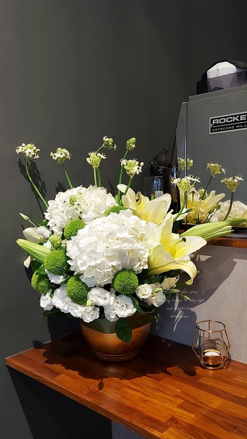 Flower Arrangement - Golden Pure White