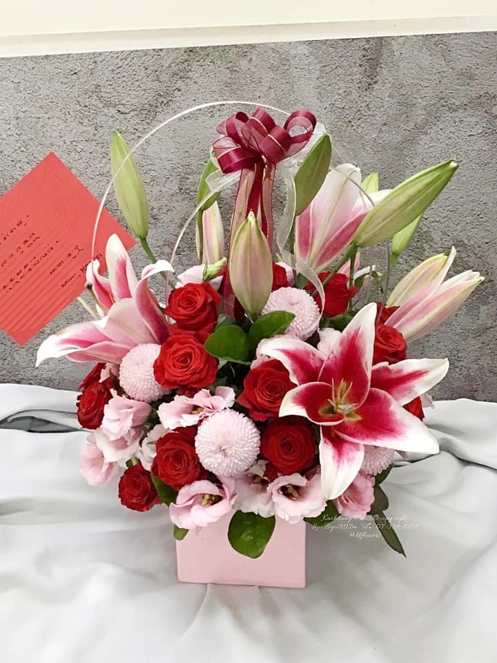 Flower Arrangement - Breeze of Blossoms