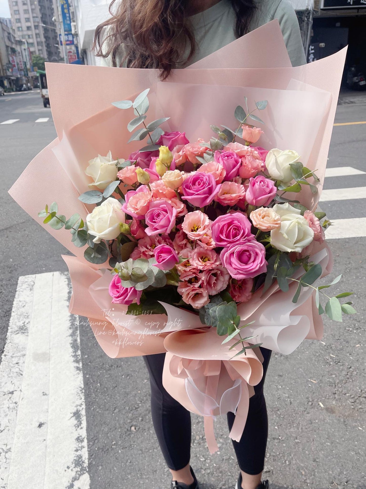 20 Roses – Blush & Bloom