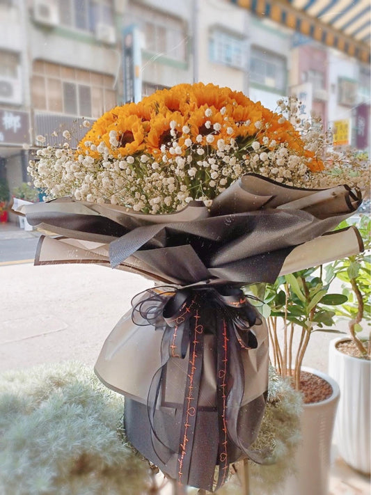 Sunflower Bouquet – Golden Aura (99 Stems)