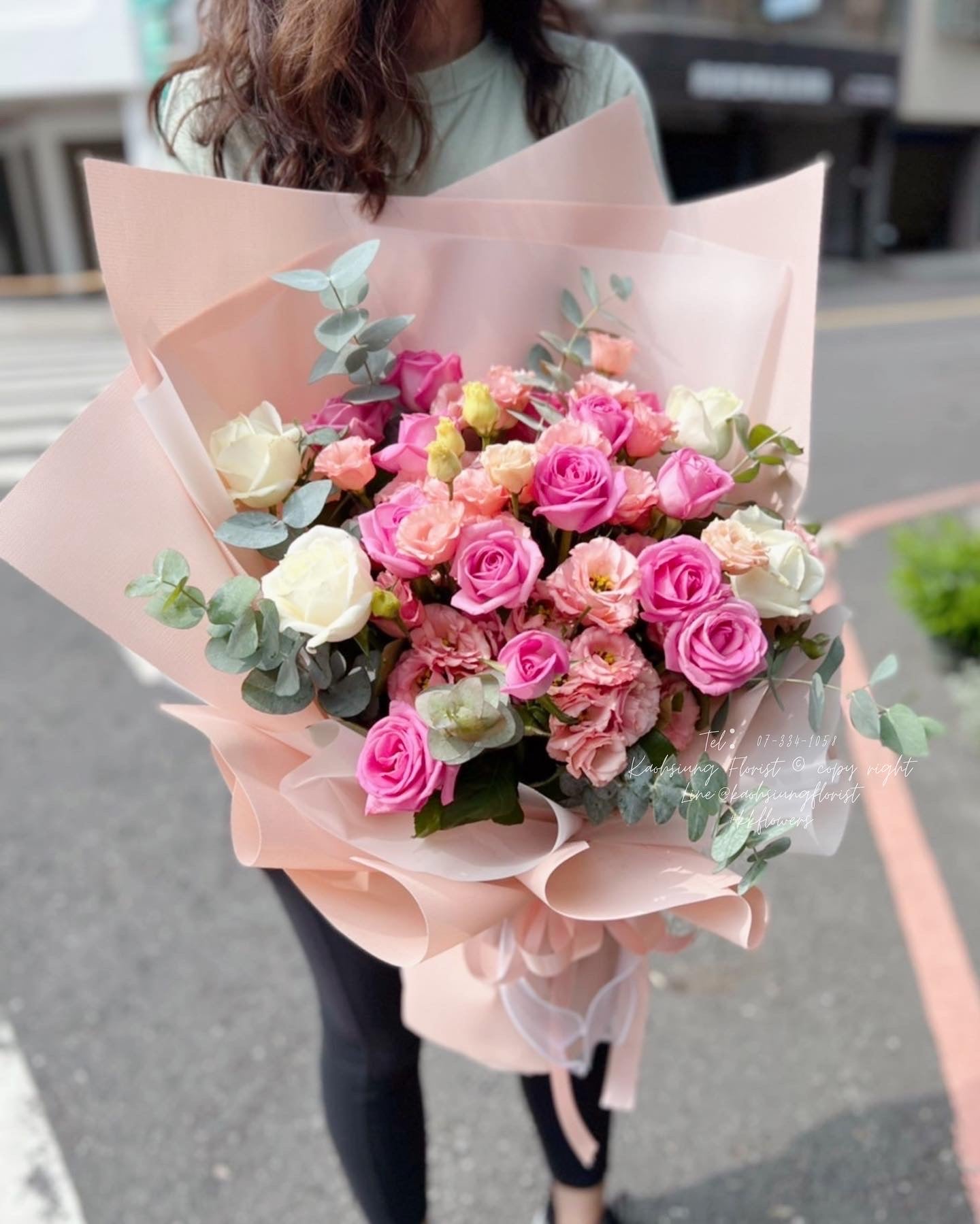 20 Roses – Blush & Bloom