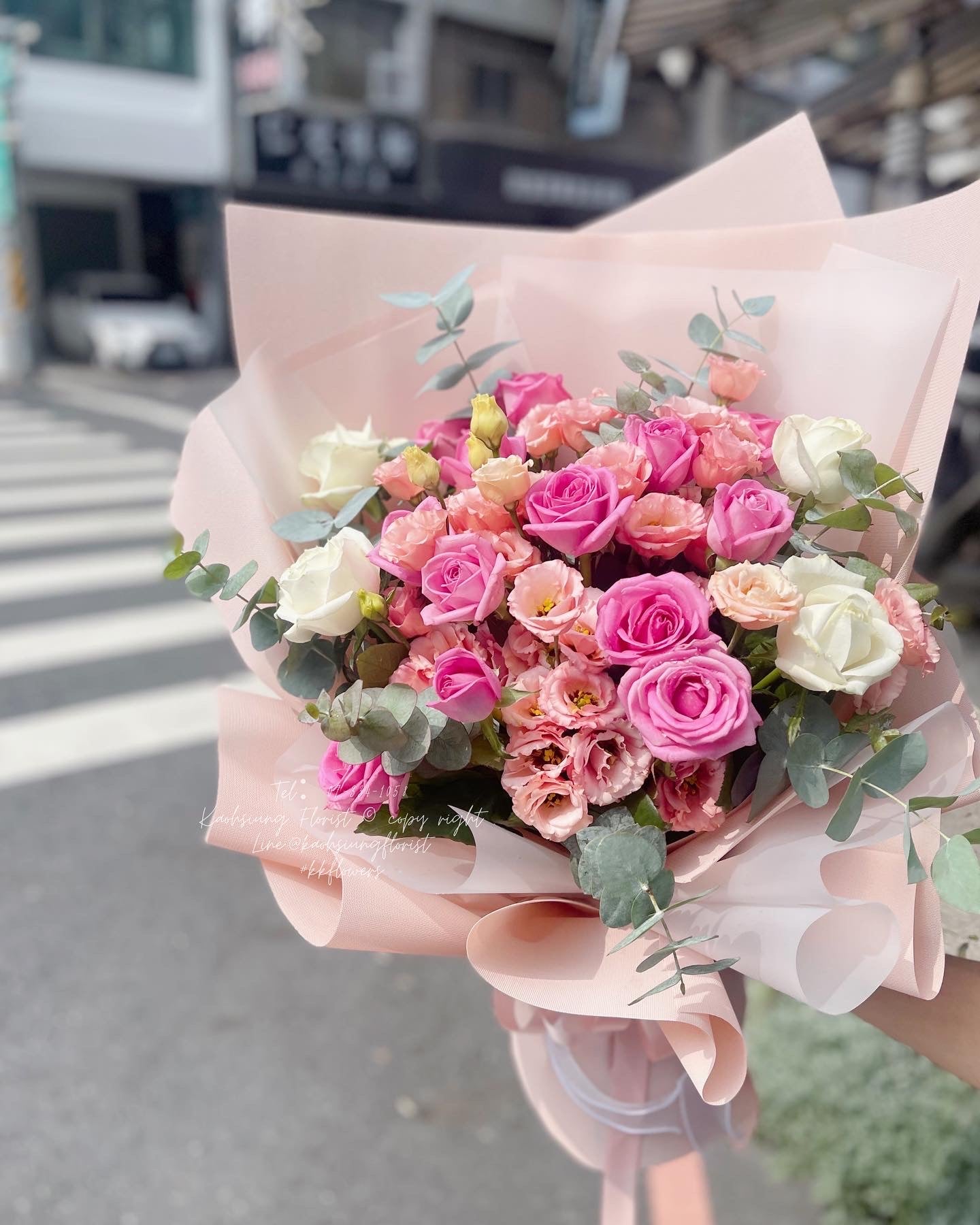 20 Roses – Blush & Bloom