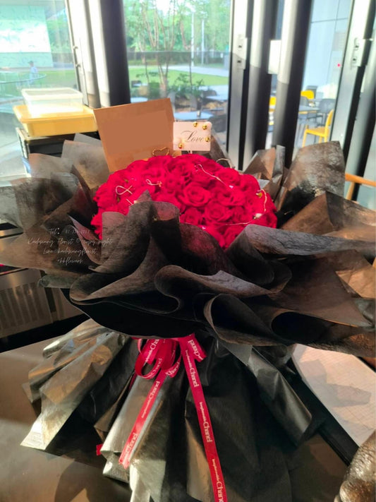 Roses bouquet - The Enchanting Black Swan