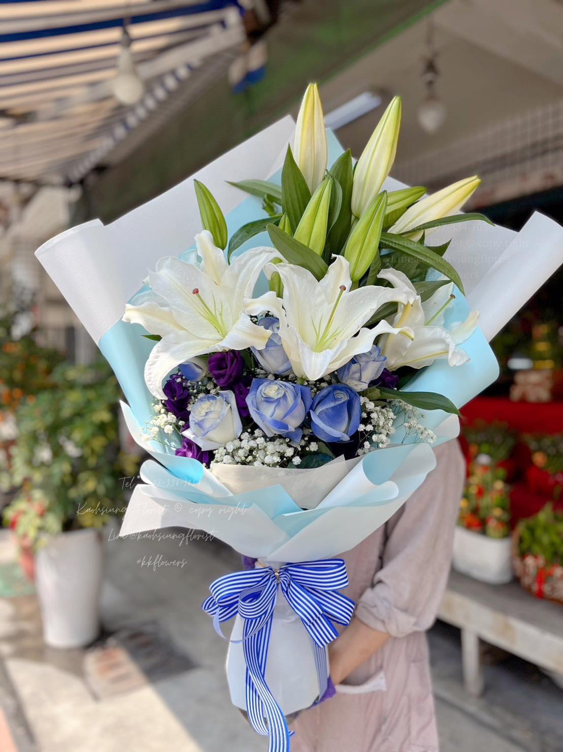 Lily bouquet - Midnight Elegance