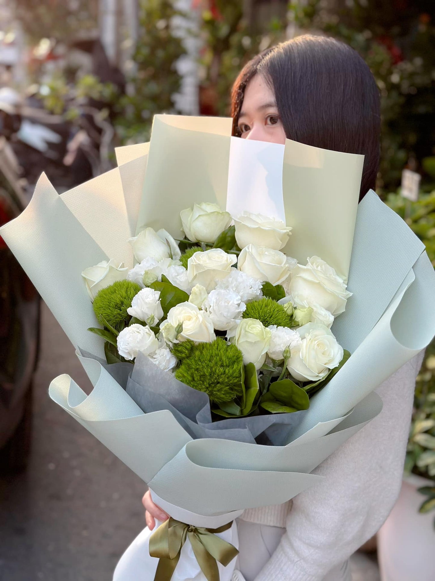 11 Roses – Midnight Whisper