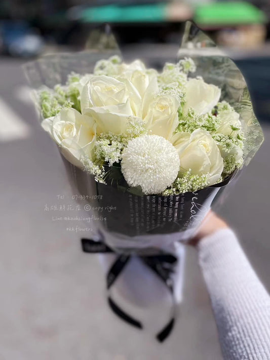 Roses bouquet - Whispers Among the Woods