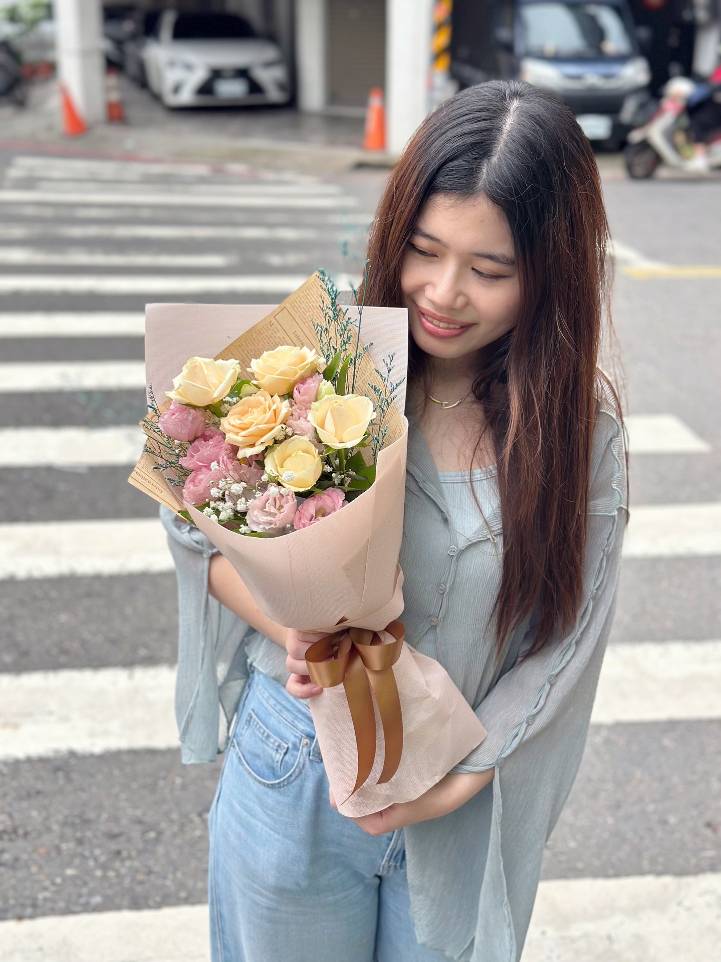 5 Roses – Little Surprise