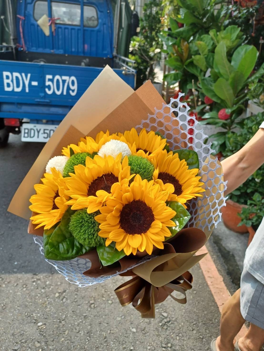 Sunflower Bouquet – Warm Sunshine Whisper