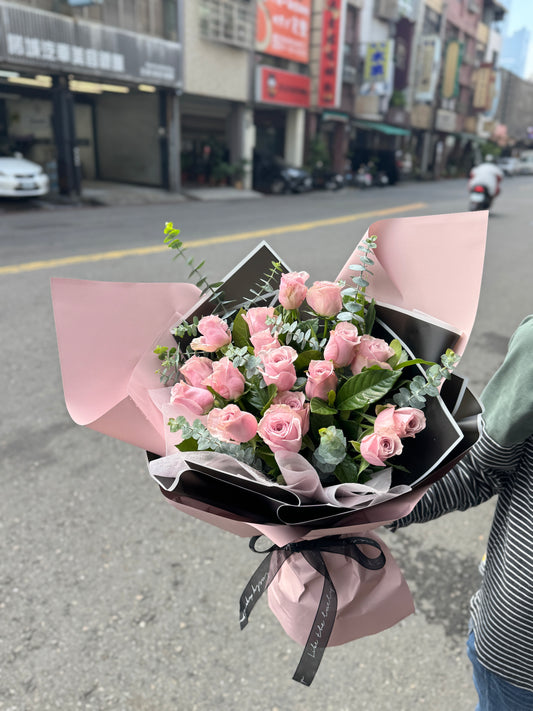 Roses bouquet - Black & Pink Bouquet