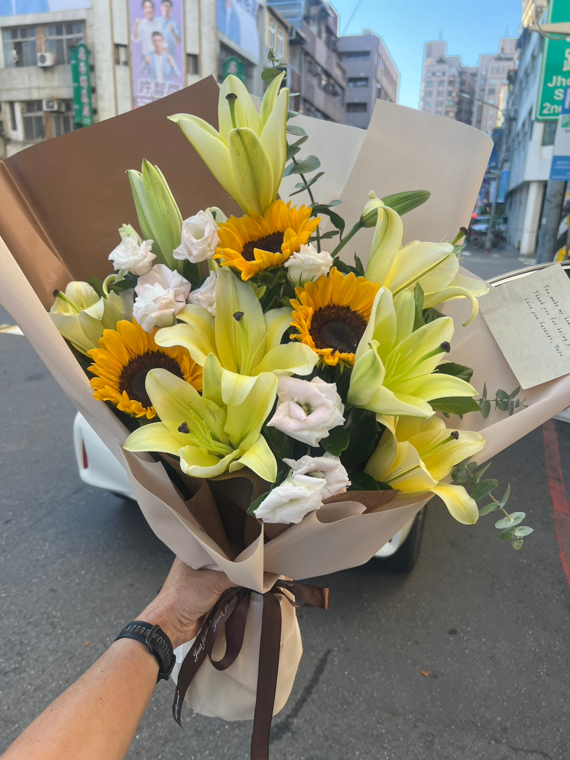 Lily Bouquet – Sunshine Smile