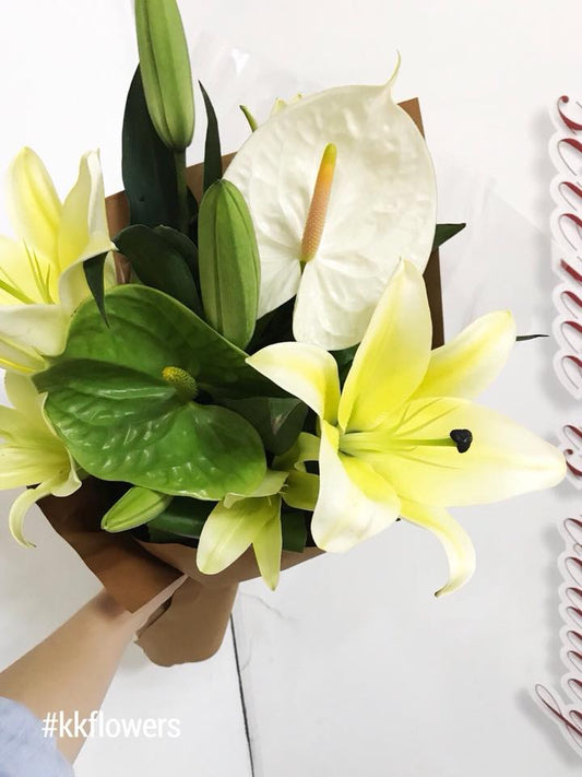 百合花束 - 金色和諧