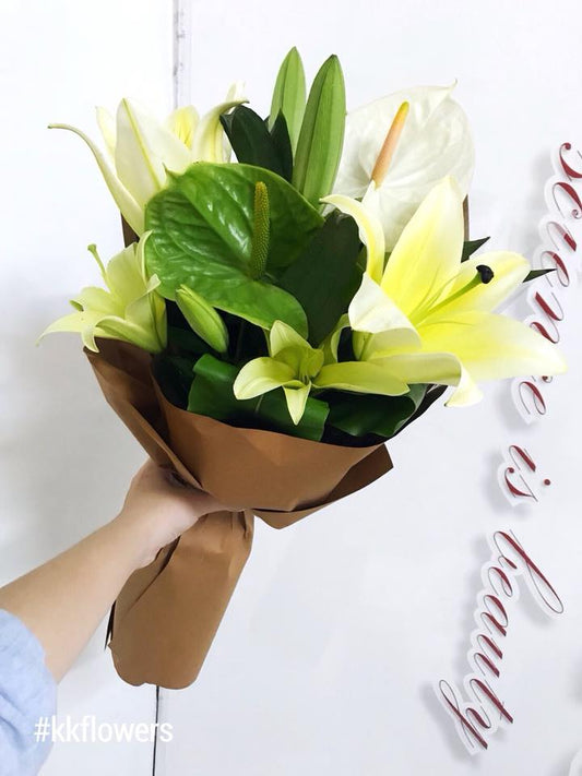 Lily bouquet - Golden Harmony