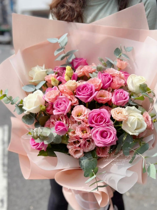 Roses bouquet - Blush &amp; Bloom