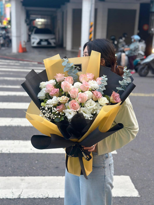 Roses bouquet - First Light