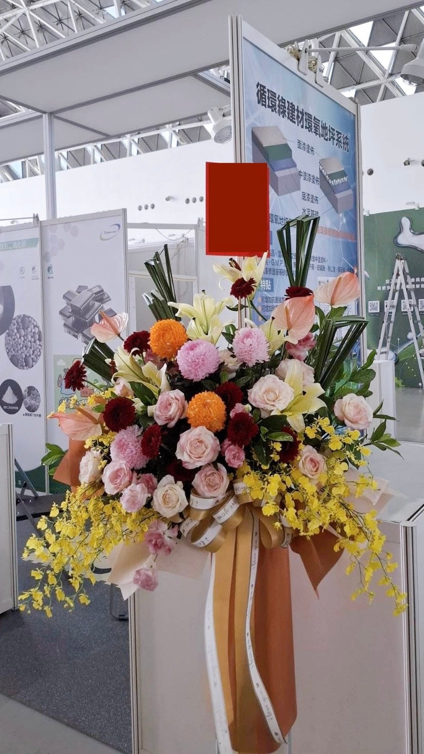 Artistic standing spray