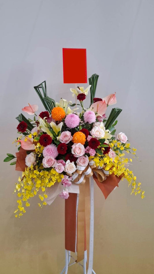 Artistic standing spray