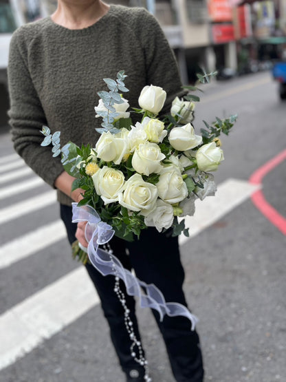 Bridal Bouquet – Classic White Roses