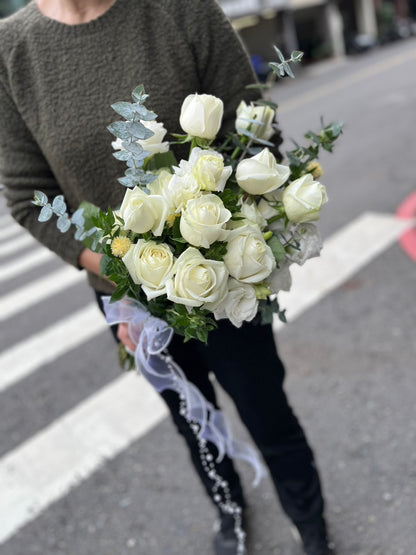 Bridal Bouquet – Classic White Roses