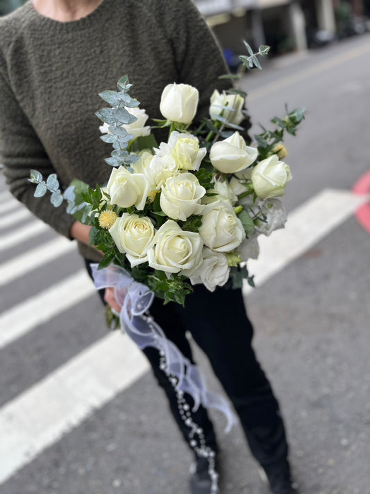 Bridal Bouquet – Classic White Roses