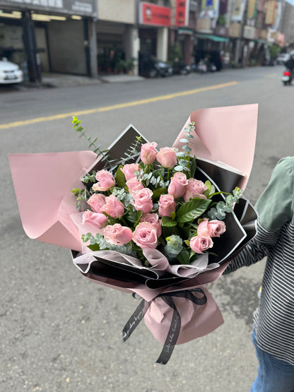 Roses bouquet - Black & Pink Bouquet