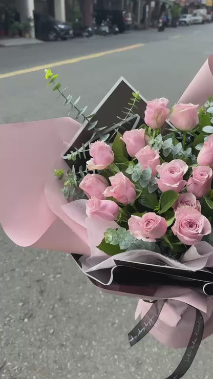 Roses bouquet - Black & Pink Bouquet